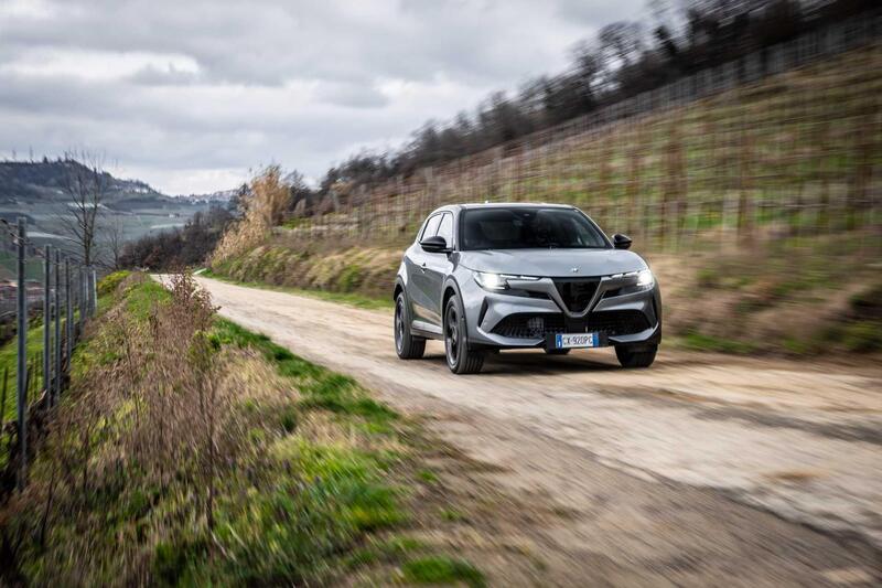 Alfa Romeo Junior Q4 ibrida - Foto di Leda Paleari