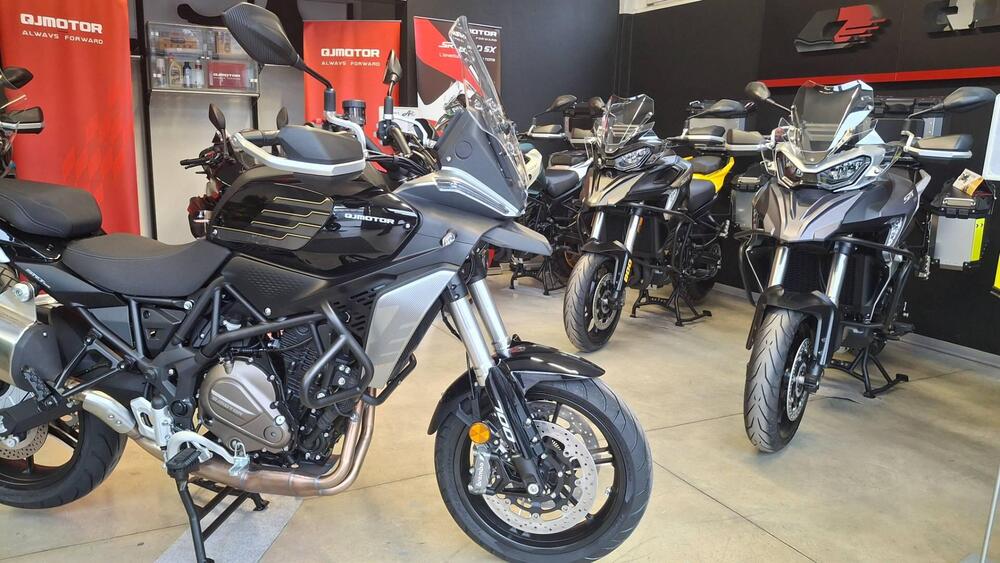 QJ Motor SRT 700 S (2025) (2)