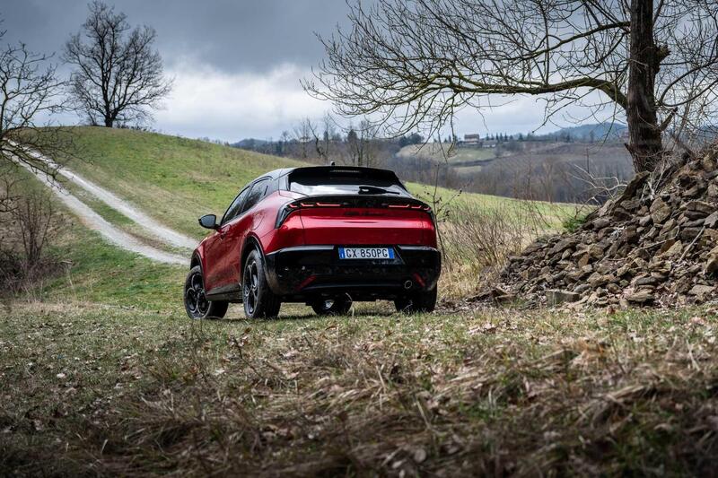 Alfa Romeo Junior Q4, usa l&#039;elettrico per l&#039;integrale, ma non sempre [VIDEO]