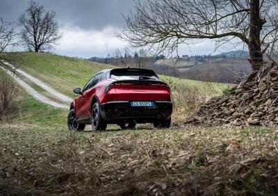 Alfa Romeo Junior Q4, usa l'elettrico per l'integrale, ma non sempre [VIDEO]