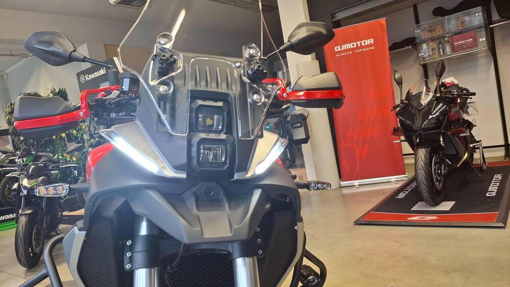 QJ Motor SRT 700 SX (2025) (6)