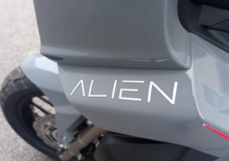 Alien Motors Newton 125 Newton 125 (2025) (11)