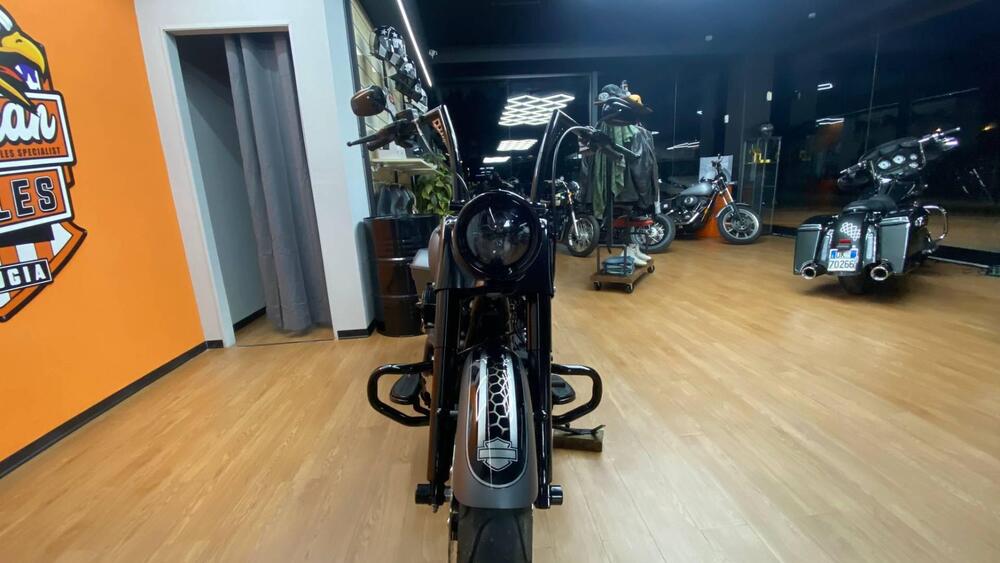 Harley-Davidson 1584 Road King Classic (2007 - 10) - FLHRC (8)