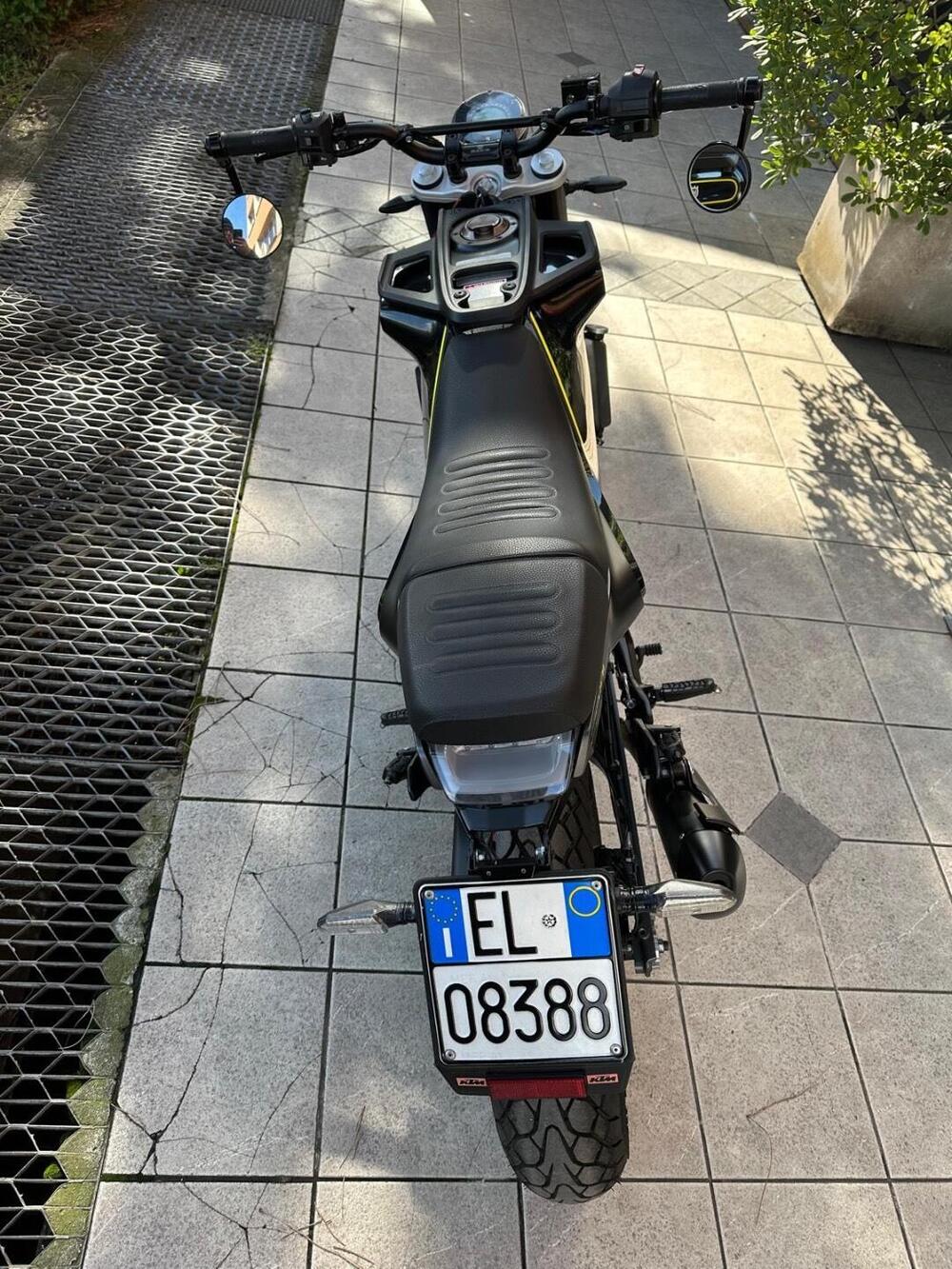 Husqvarna Svartpilen 401 (2018 - 19) (4)