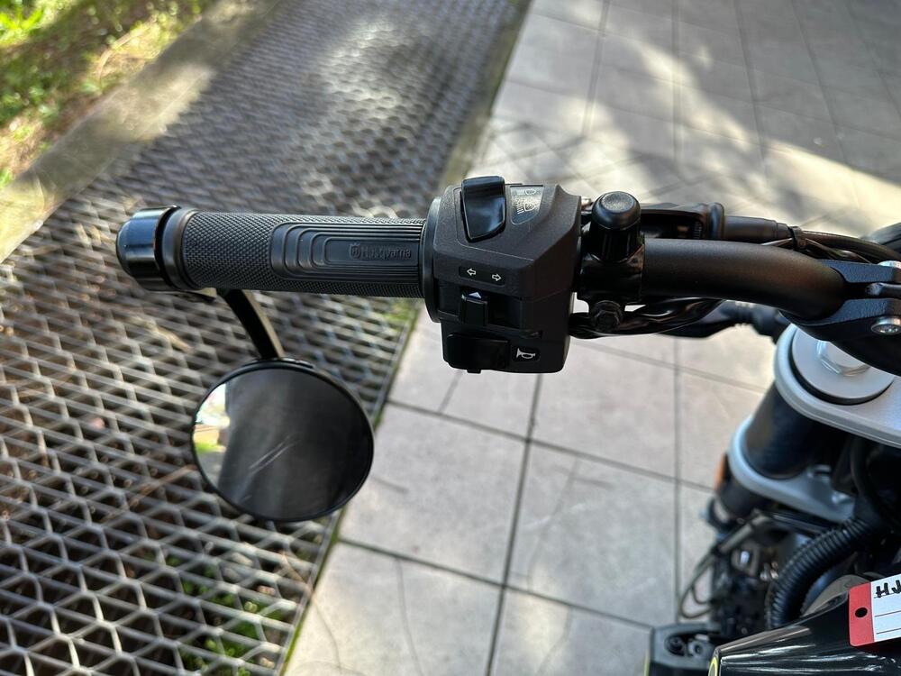 Husqvarna Svartpilen 401 (2018 - 19) (16)