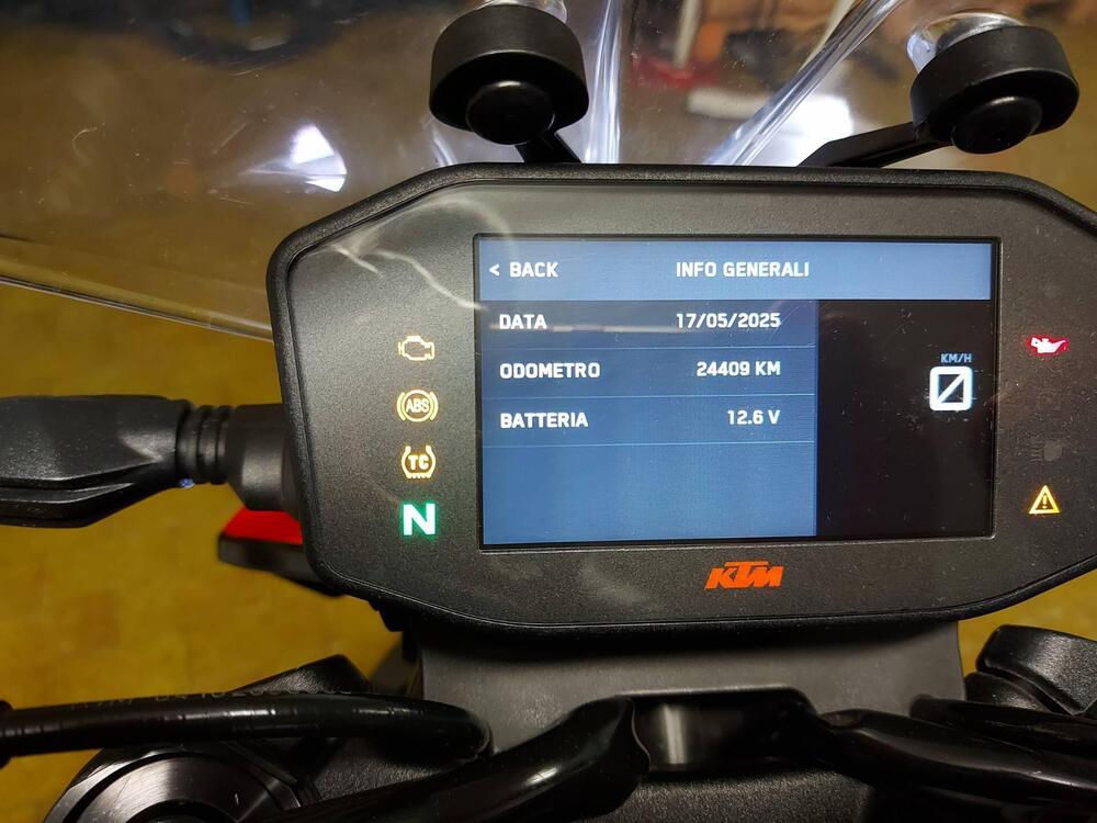 KTM 890 Duke R (2022 - 23)