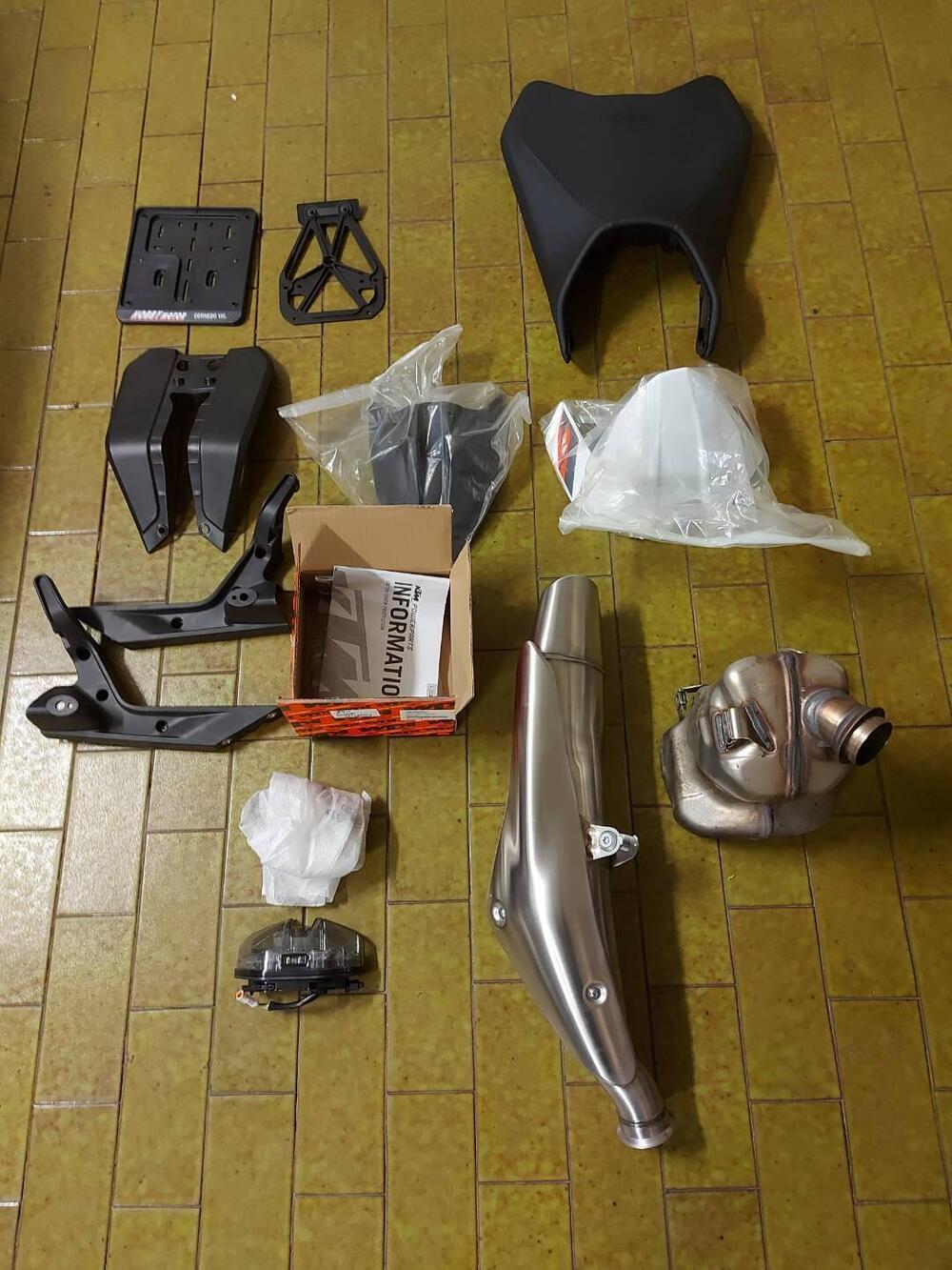 KTM 890 Duke R (2022 - 23) (5)