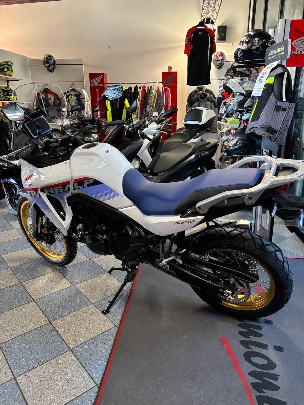 Honda Transalp XL750 (2025) (4)