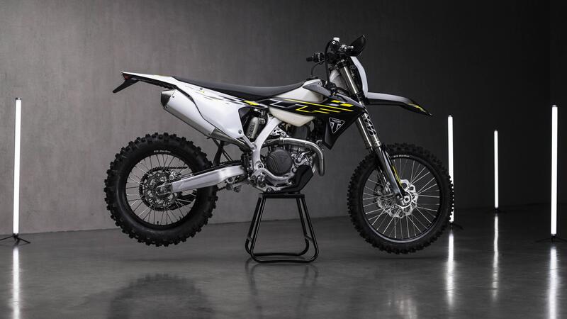 Triumph presenta le sue prime moto da enduro. Ecco la TF 450-E e la pi&ugrave; piccola TF 250-E [GALLERY]