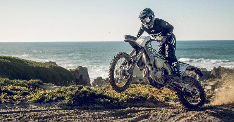 Triumph presenta le sue prime moto da enduro. Ecco la TF 450-E e la pi&ugrave; piccola TF 250-E [GALLERY]