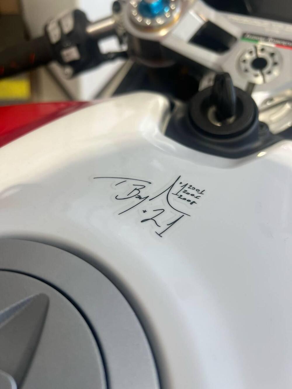 Ducati Panigale V2 Bayliss 1st Championship 20th Anniversary (2021 - 24) (6)