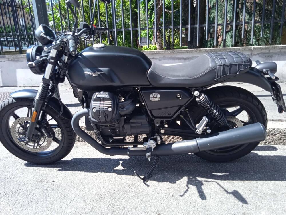 Moto Guzzi V7 Stone (2021 - 24)