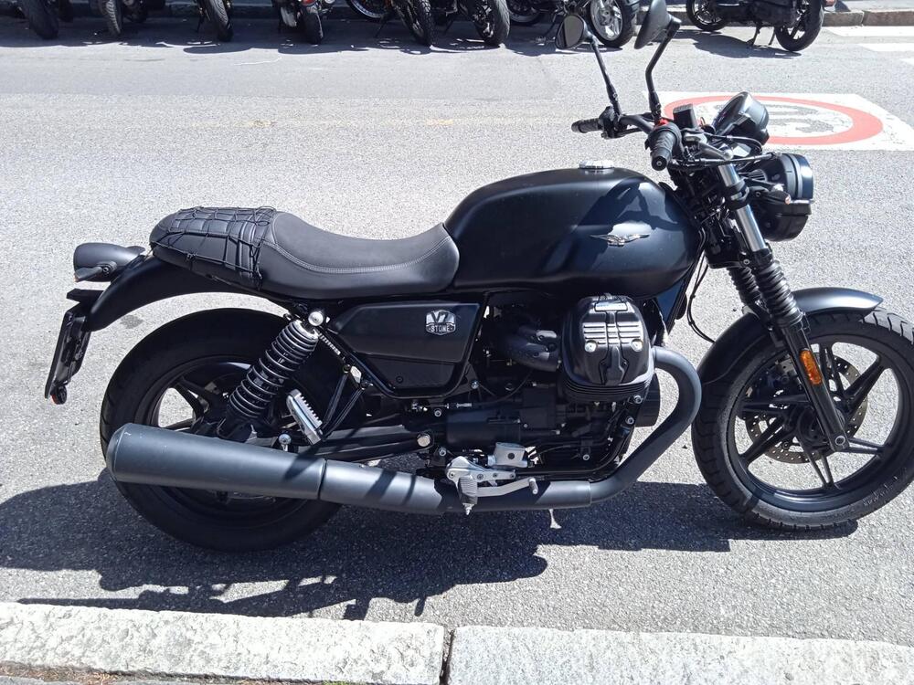 Moto Guzzi V7 Stone (2021 - 24) (2)