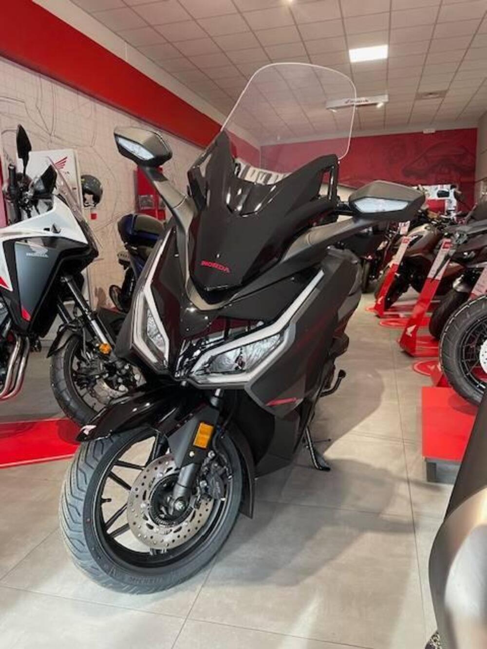 Honda Forza 350 Deluxe (2025) (2)