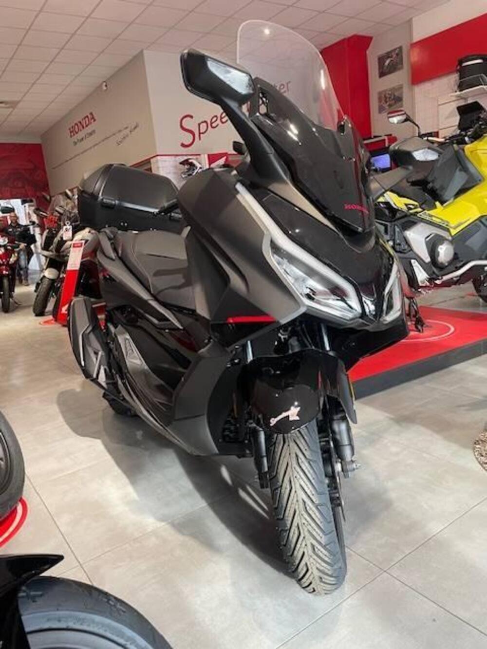 Honda Forza 350 Deluxe (2025) (3)