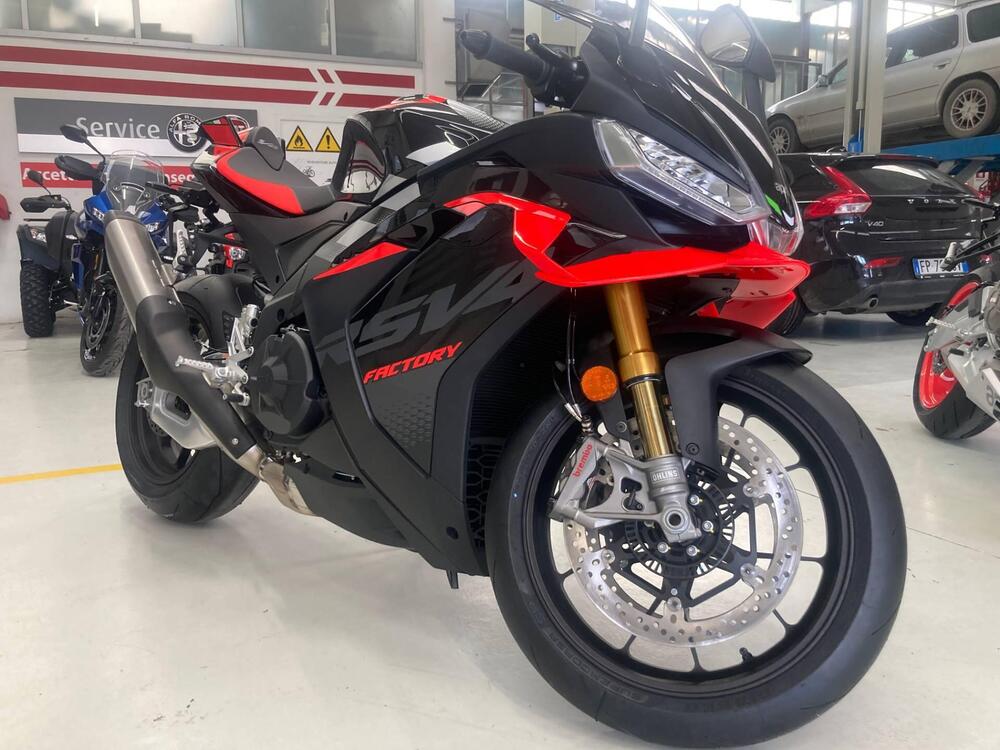 Aprilia RSV4 1100 Factory SE-09 SBK (2024) (3)