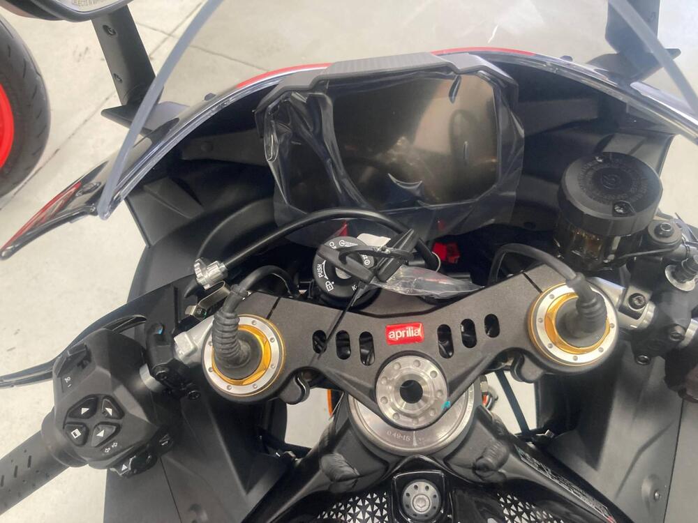 Aprilia RSV4 1100 Factory SE-09 SBK (2024) (10)