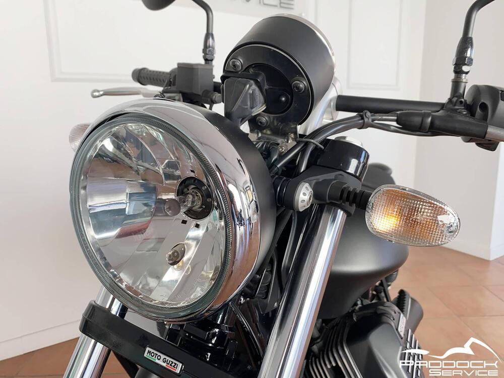 Moto Guzzi V9 Bobber (2016 - 18) (6)