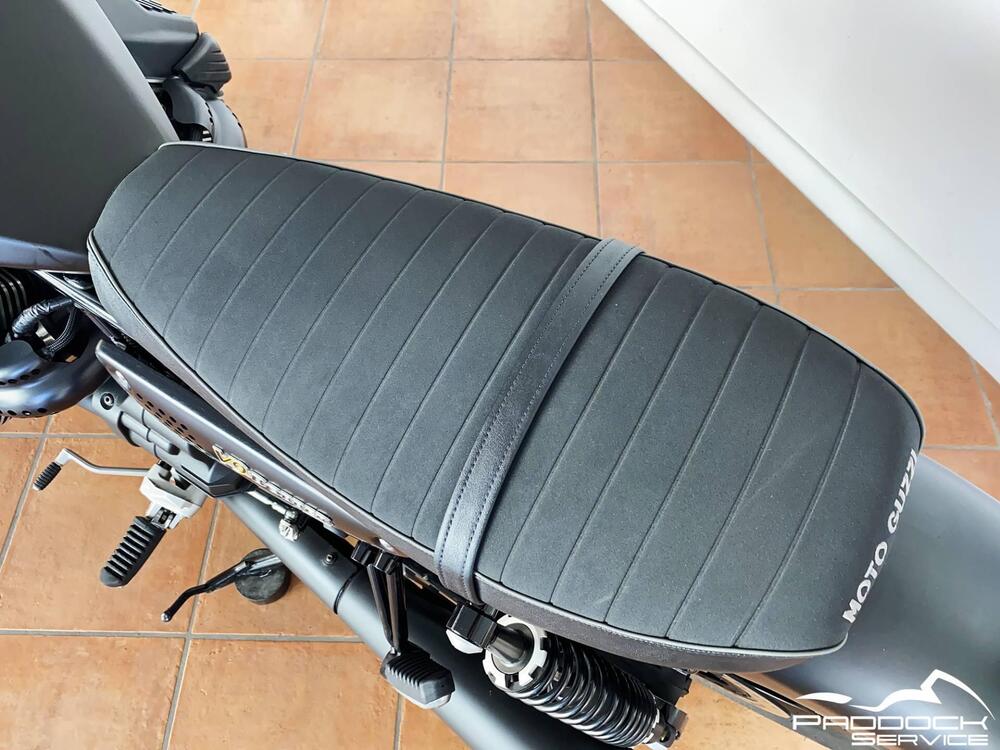 Moto Guzzi V9 Bobber (2016 - 18) (8)