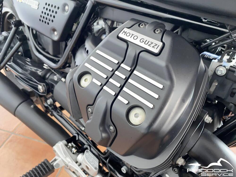 Moto Guzzi V9 Bobber (2016 - 18) (10)