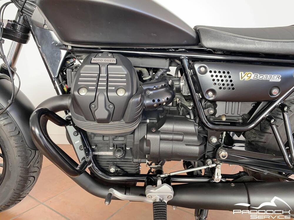 Moto Guzzi V9 Bobber (2016 - 18) (11)