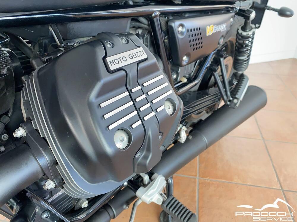 Moto Guzzi V9 Bobber (2016 - 18) (12)