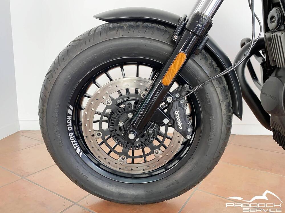 Moto Guzzi V9 Bobber (2016 - 18) (13)