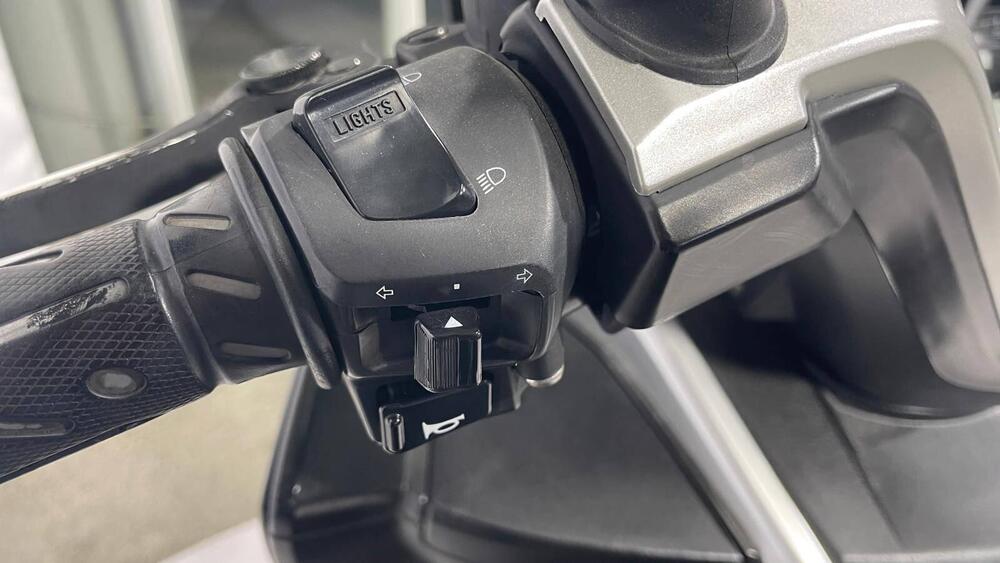 Kawasaki J 300 ABS (2014 - 16) (6)