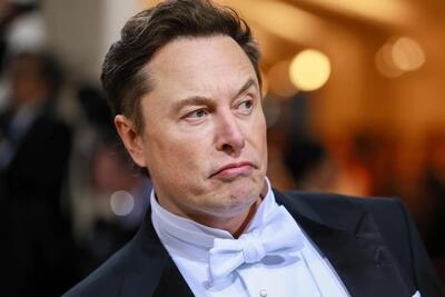 Le persone hanno paura a comprare una Tesla: calano le vendite del 43%