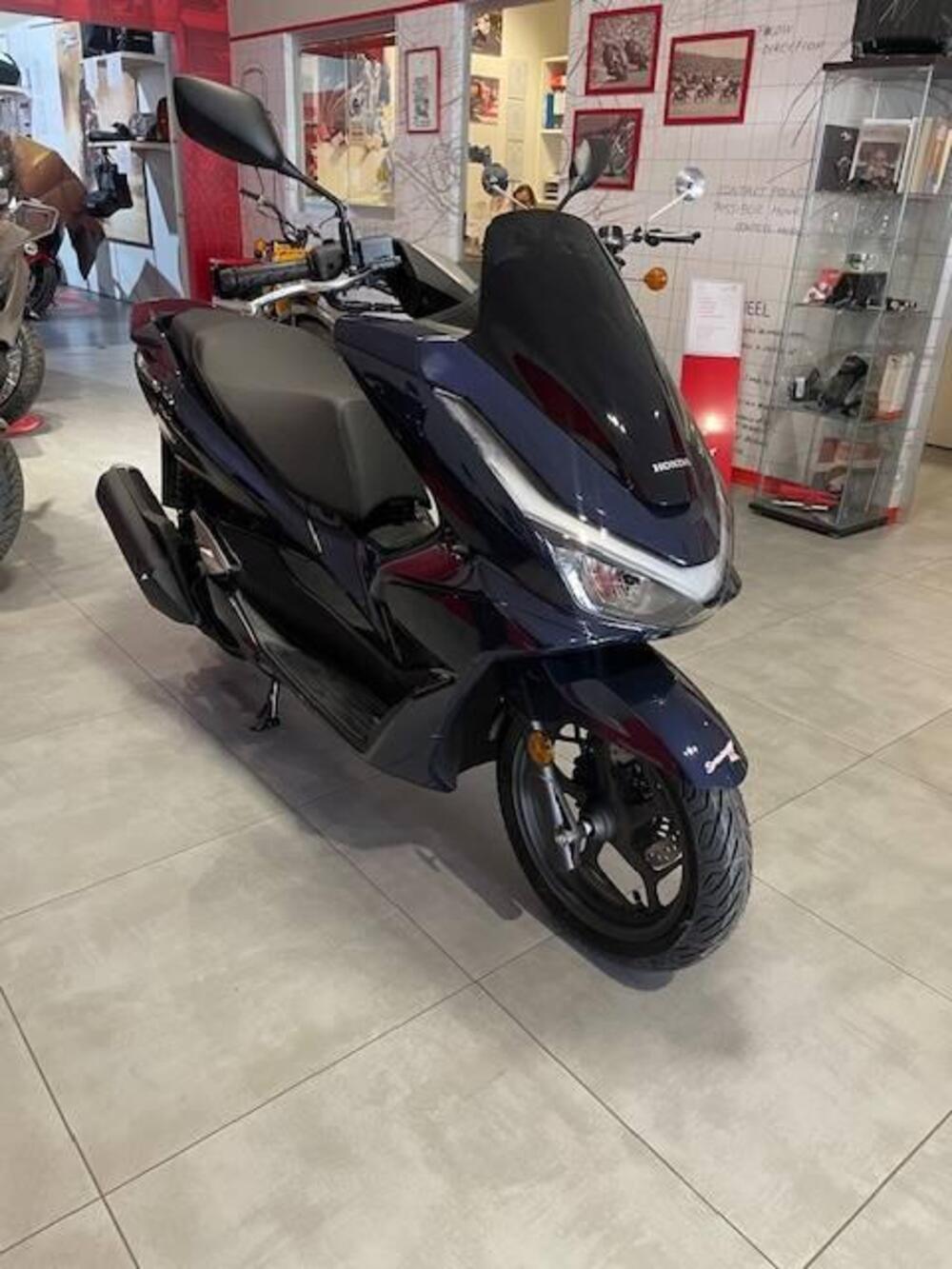 Honda PCX 125 (2025) (9)