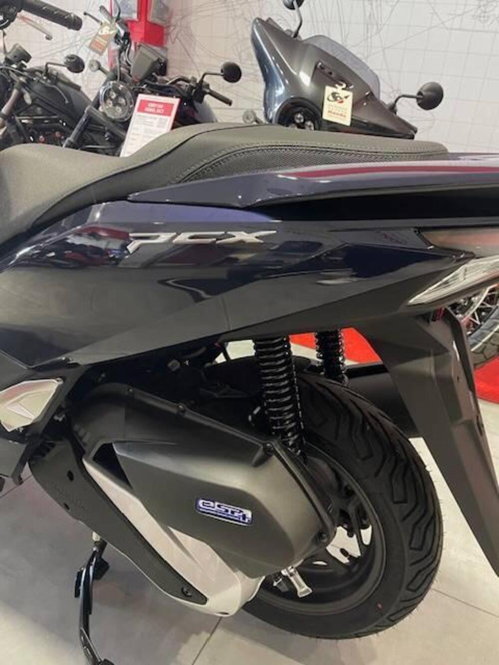 Honda PCX 125 (2025) (6)