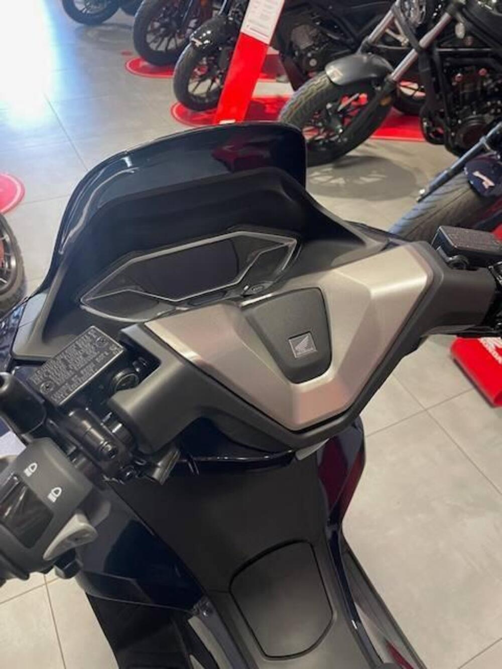 Honda PCX 125 (2025) (3)