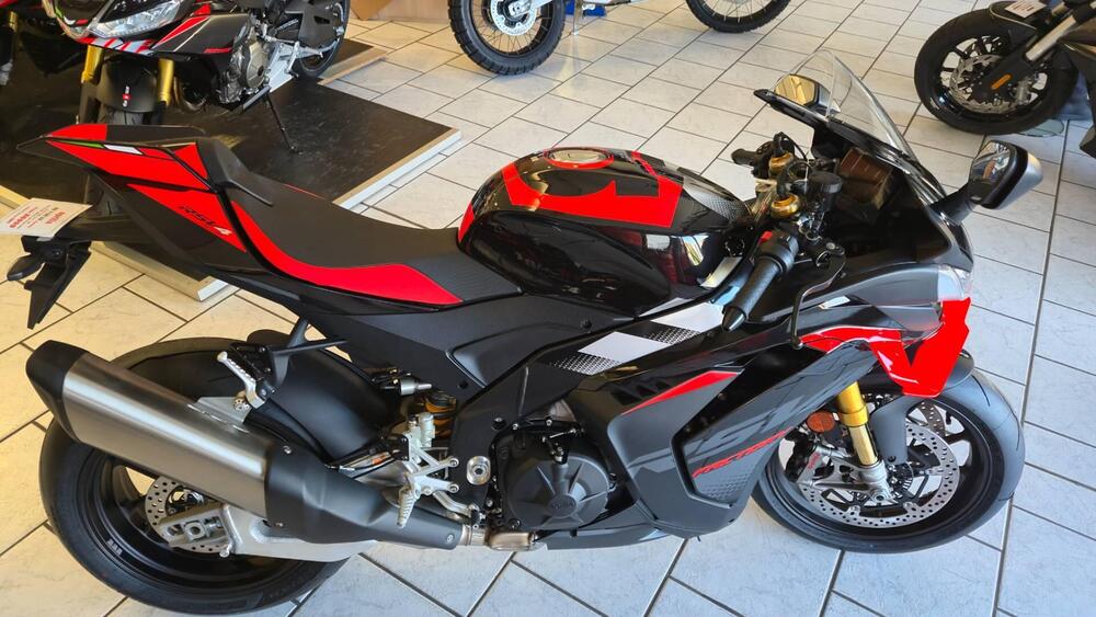 Aprilia RSV4 1100 Factory (2025) (2)