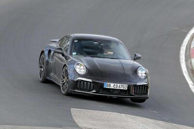 Porsche 911 Turbo S: avvistato il nuovo facelift della nuova ibrida ad alte prestazioni [Foto Spia]