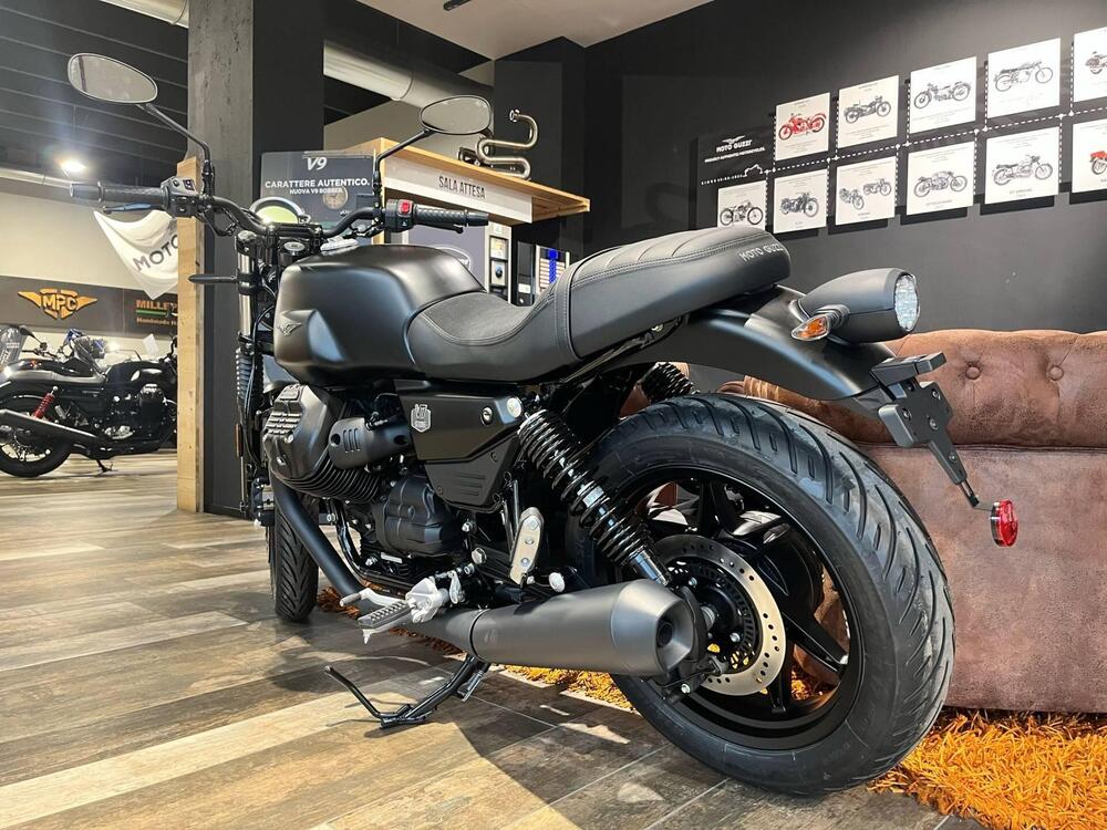 Moto Guzzi V7 Stone (2025) (4)