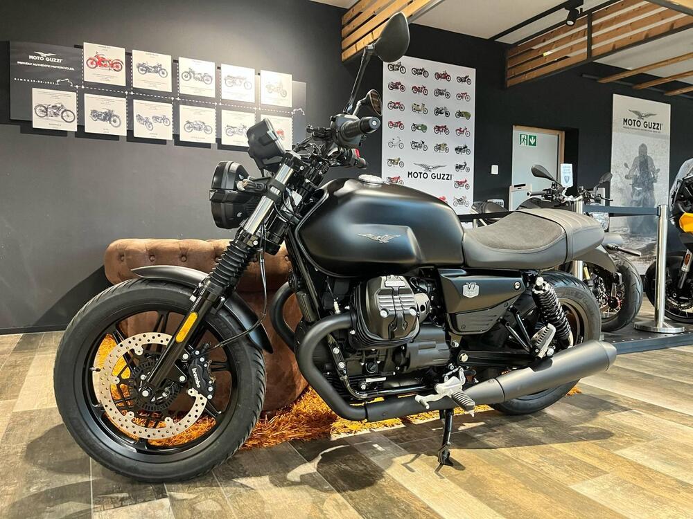 Moto Guzzi V7 Stone (2025) (3)