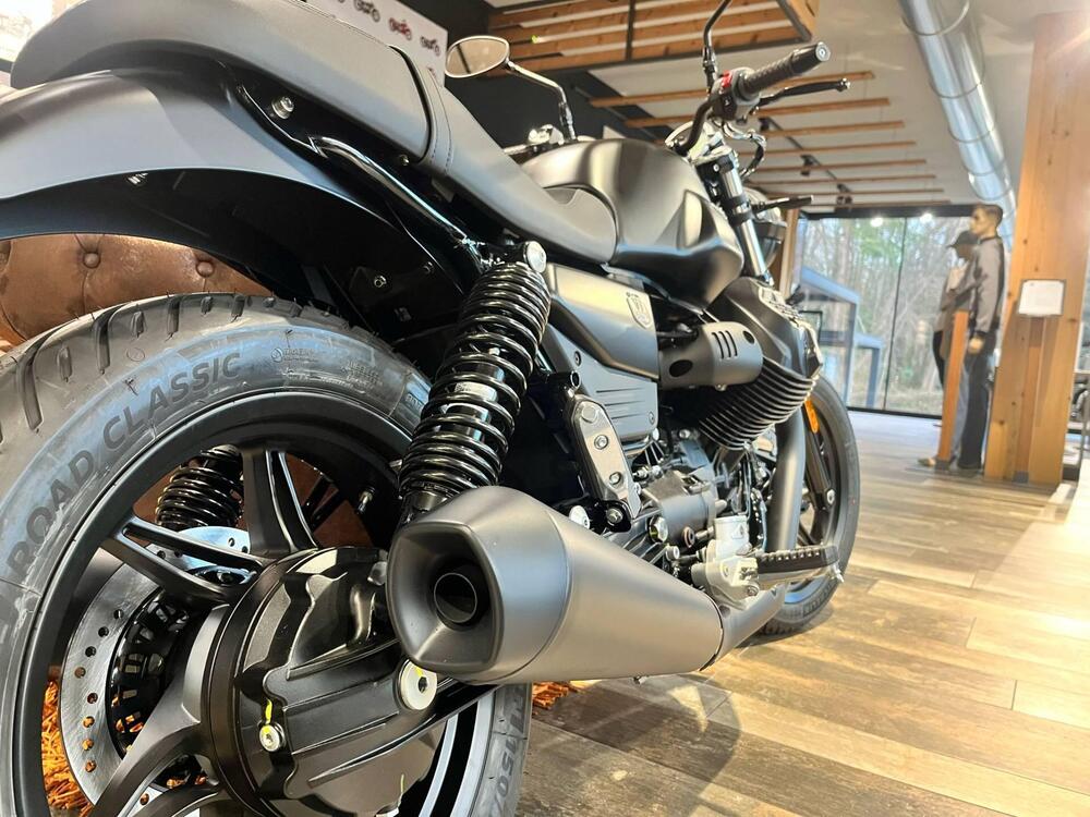 Moto Guzzi V7 Stone (2025) (6)