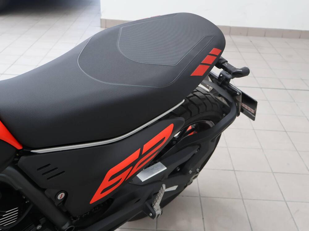 Ducati Scrambler 800 Full Throttle (2025) (9)