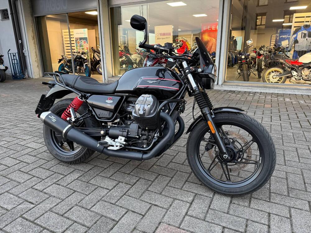 Moto Guzzi V7 Stone Special Edition (2022 - 25) (2)