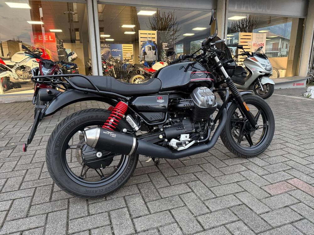 Moto Guzzi V7 Stone Special Edition (2022 - 25) (4)