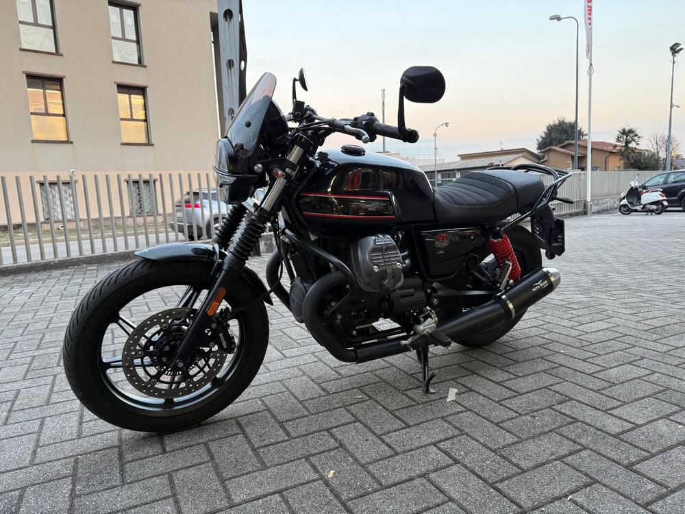 Moto Guzzi V7 Stone Special Edition (2022 - 25) (5)