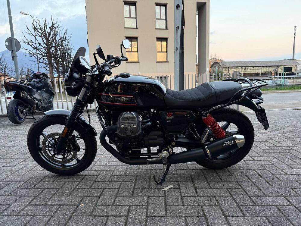 Moto Guzzi V7 Stone Special Edition (2022 - 25) (6)