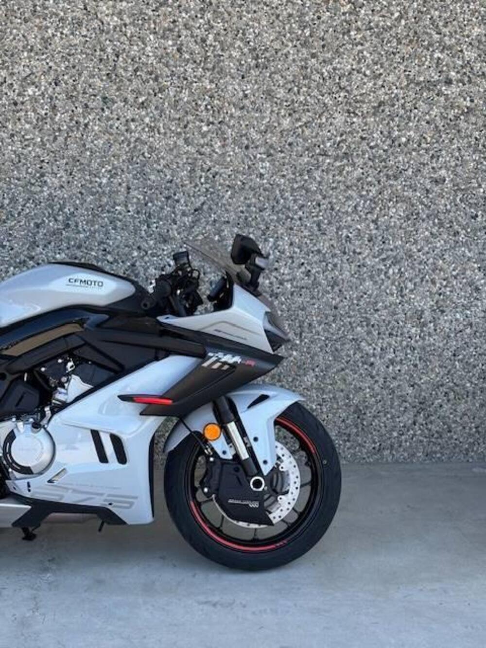 CFMOTO 675SR-R (2025) (9)