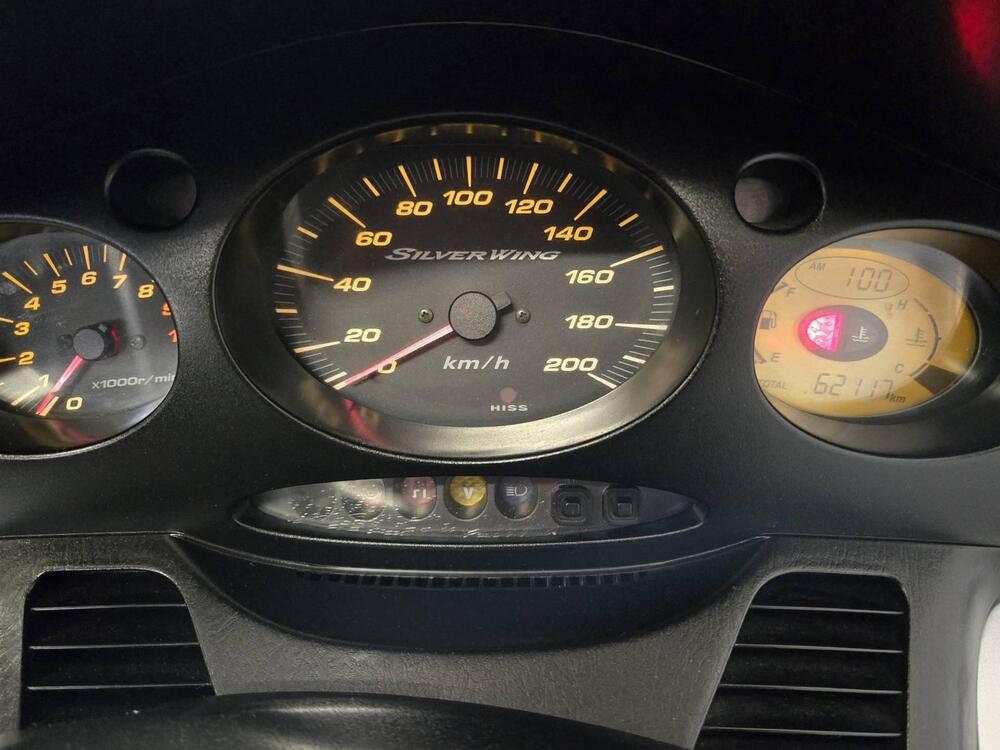 Honda Silver Wing 600 (2001 - 05) (4)