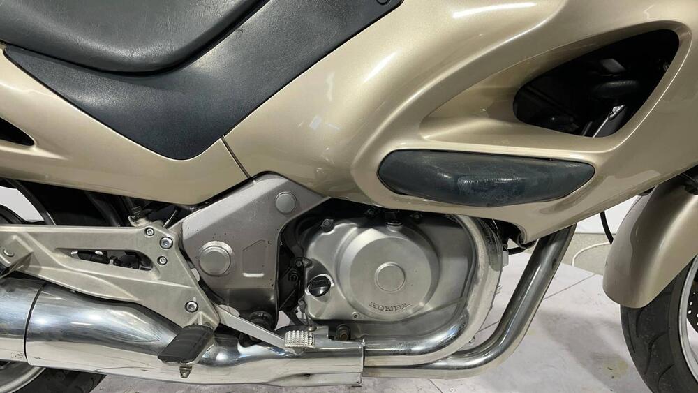 Honda Deauville 650 (1998 - 01) (7)