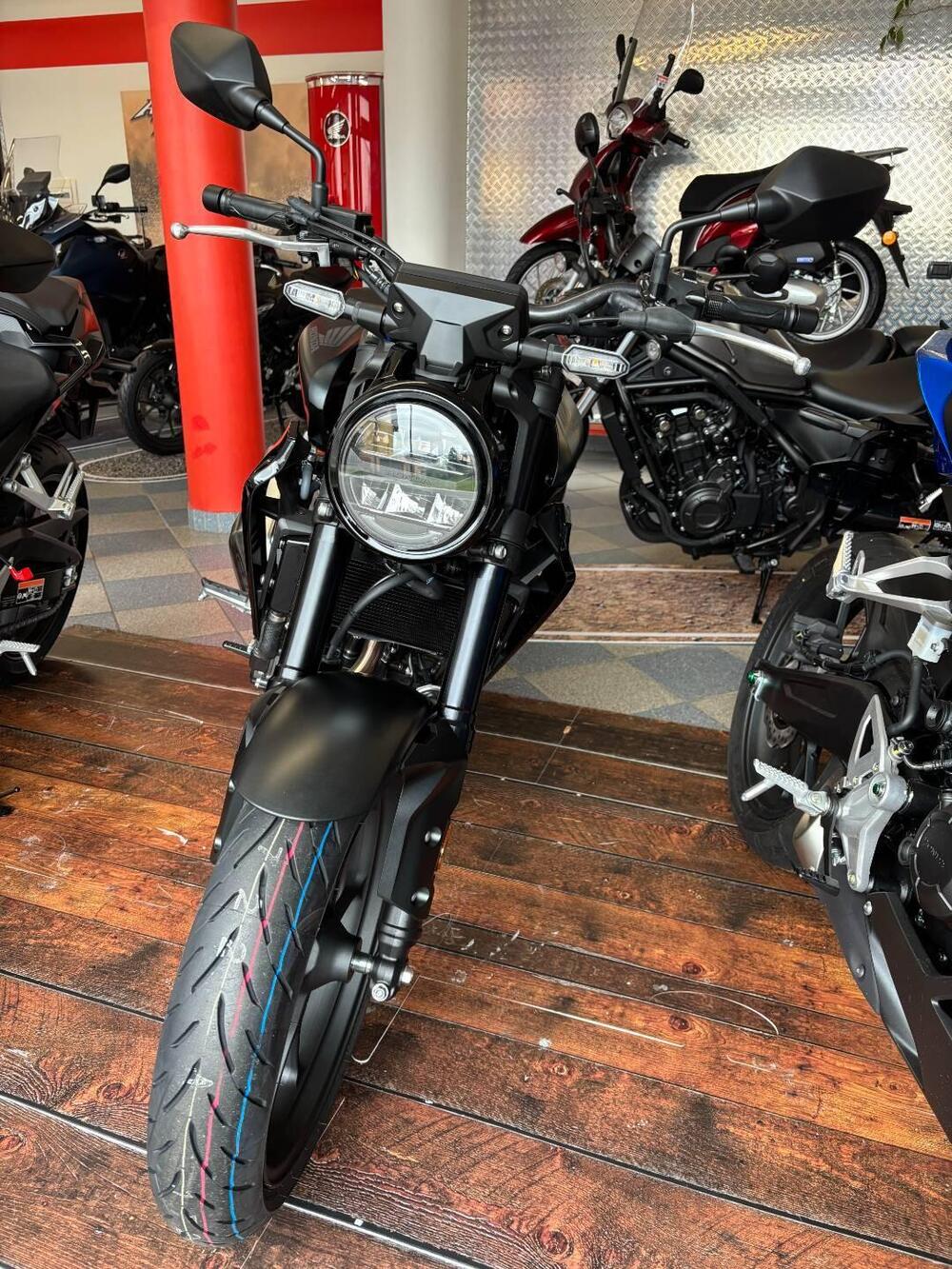 Honda CB 300 R (2022 - 25) (2)
