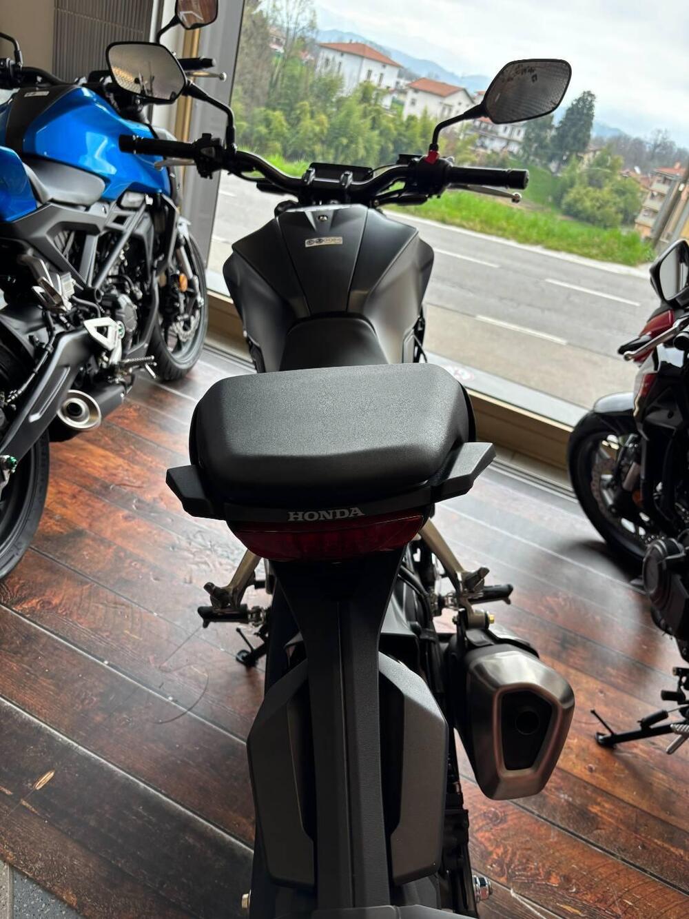 Honda CB 300 R (2022 - 25) (5)