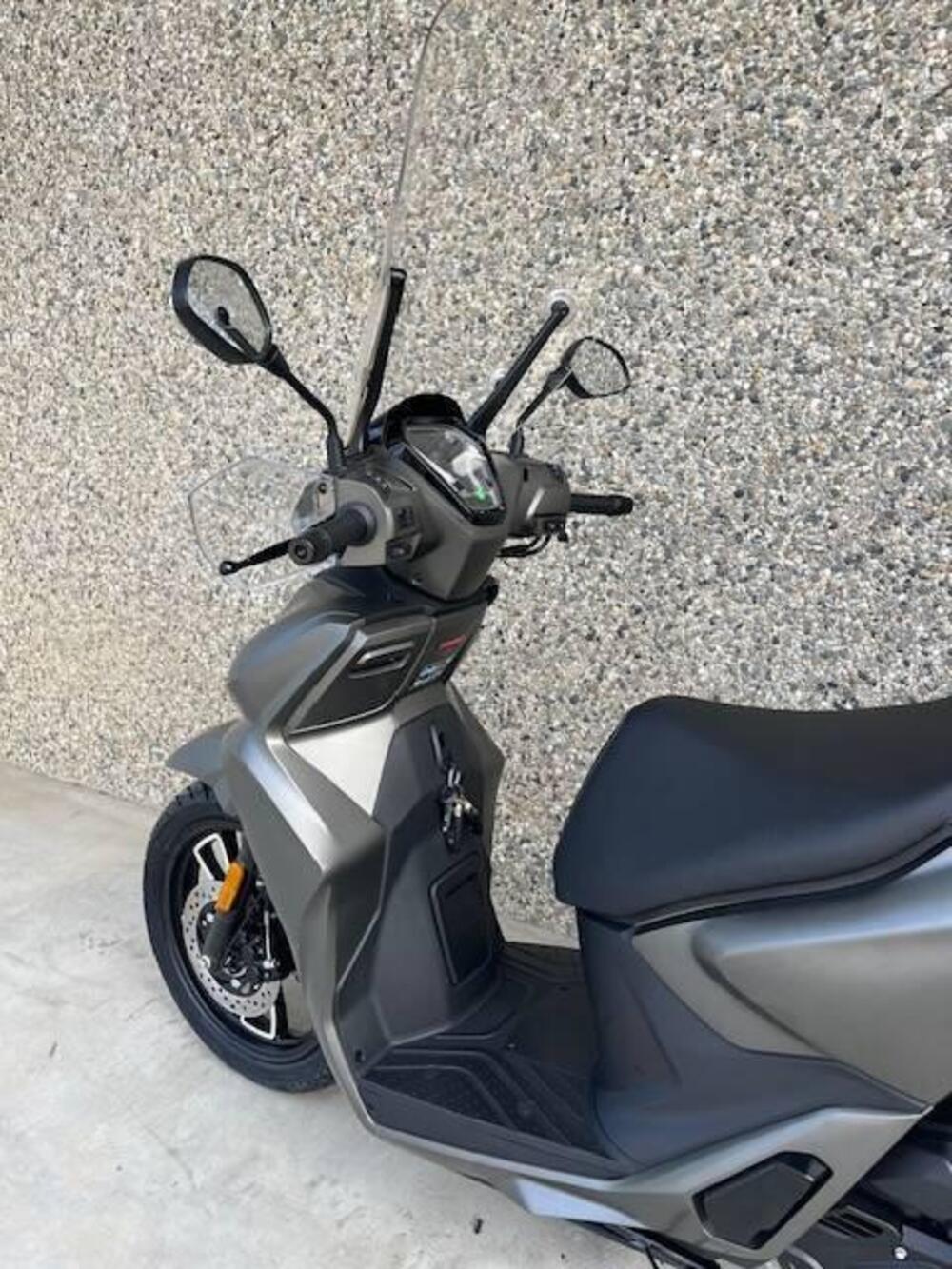 Voge Sfida SR16 125 (2025 - 26) (5)