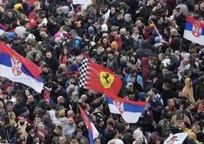 F1. Proteste in Serbia: perché la bandiera della Ferrari è diventata un simbolo?