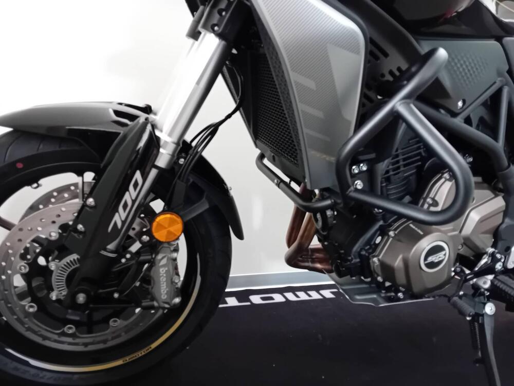 QJ Motor SRT 700 S (2025) (4)